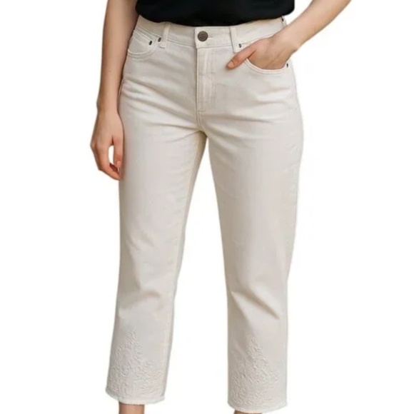 Ann Taylor White Crop Pants Eyelet Embroidered Minimalist Resort 6 NWT - Picture 9 of 9